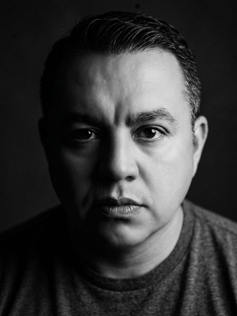 Retrato en blanco y negro de Jonathan Canales